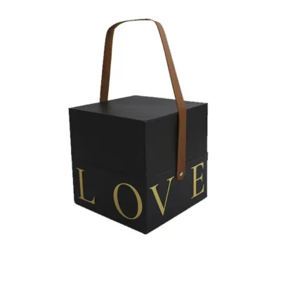 Подарункова коробка з ручкою LOVE чорна S