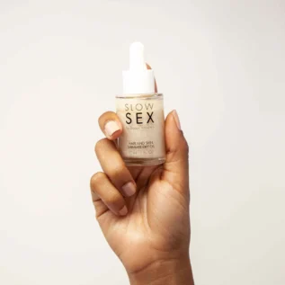 Суха олія-шимер для волосся та тіла Bijoux Indiscrets Slow Sex Hair and skin shimmer dry oil 10 Суха олія-шимер для волосся та тіла Bijoux Indiscrets Slow Sex Hair and skin shimmer dry oil - Зображення 3