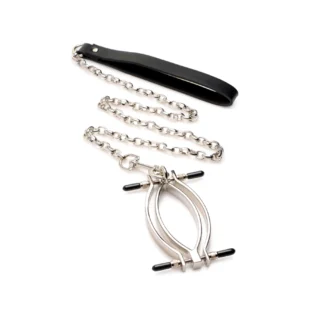 Затискач для статевих губ Master Series: Pussy Tugger Adjustable Vagina Clamp with Chain