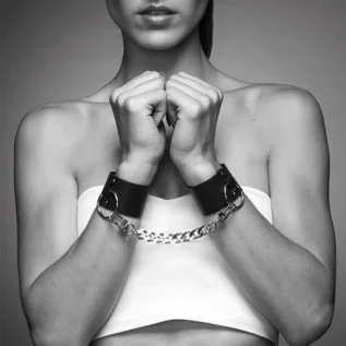 Наручники Bijoux Indiscrets MAZE — Wide Cuffs Black 15 Зображення Наручники Bijoux Indiscrets MAZE — Wide Cuffs Black