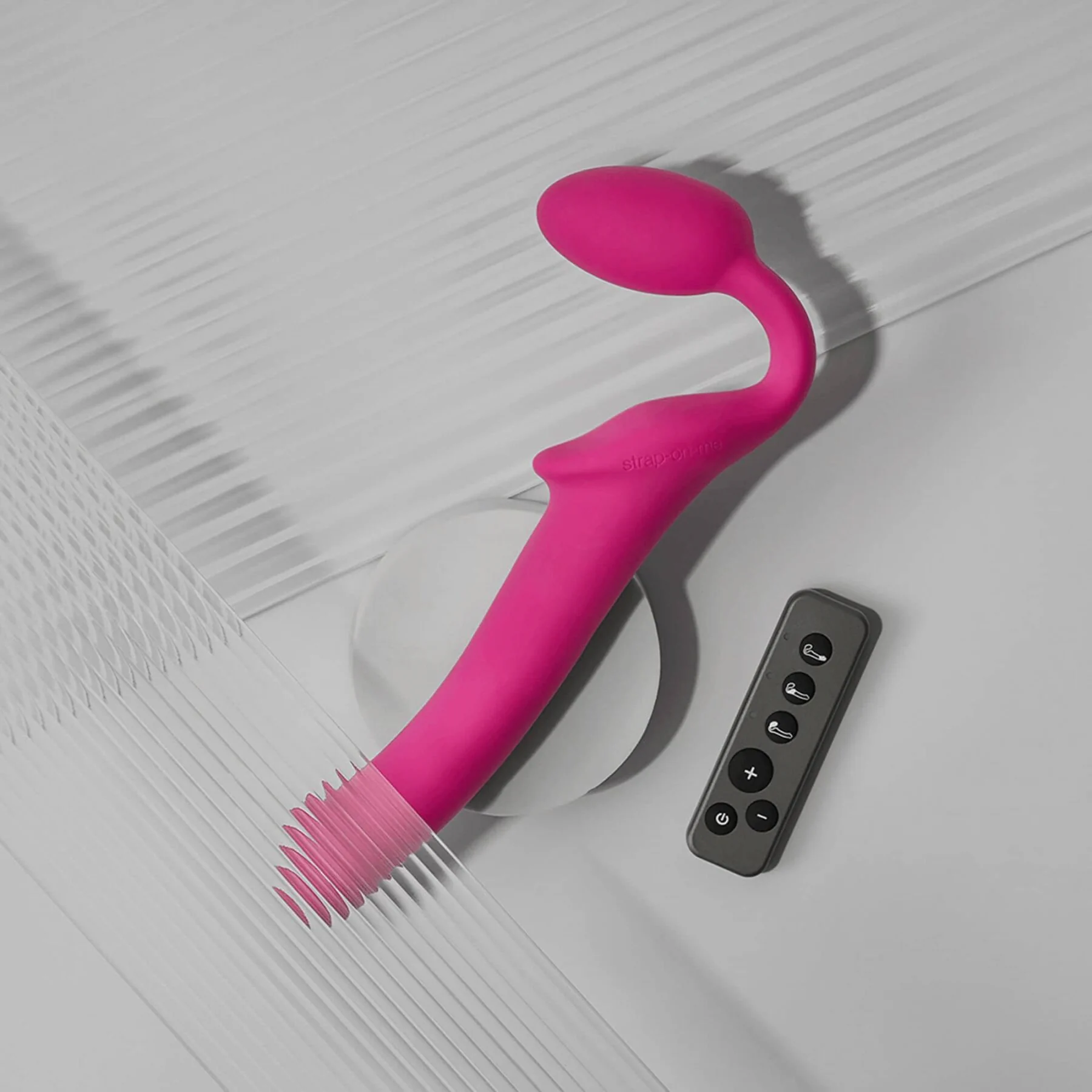 Безремінний страпон з вібрацією Strap-On-Me Vibrating Fuchsia 4 Безремінний страпон з вібрацією Strap-On-Me Vibrating Fuchsia - Зображення 2
