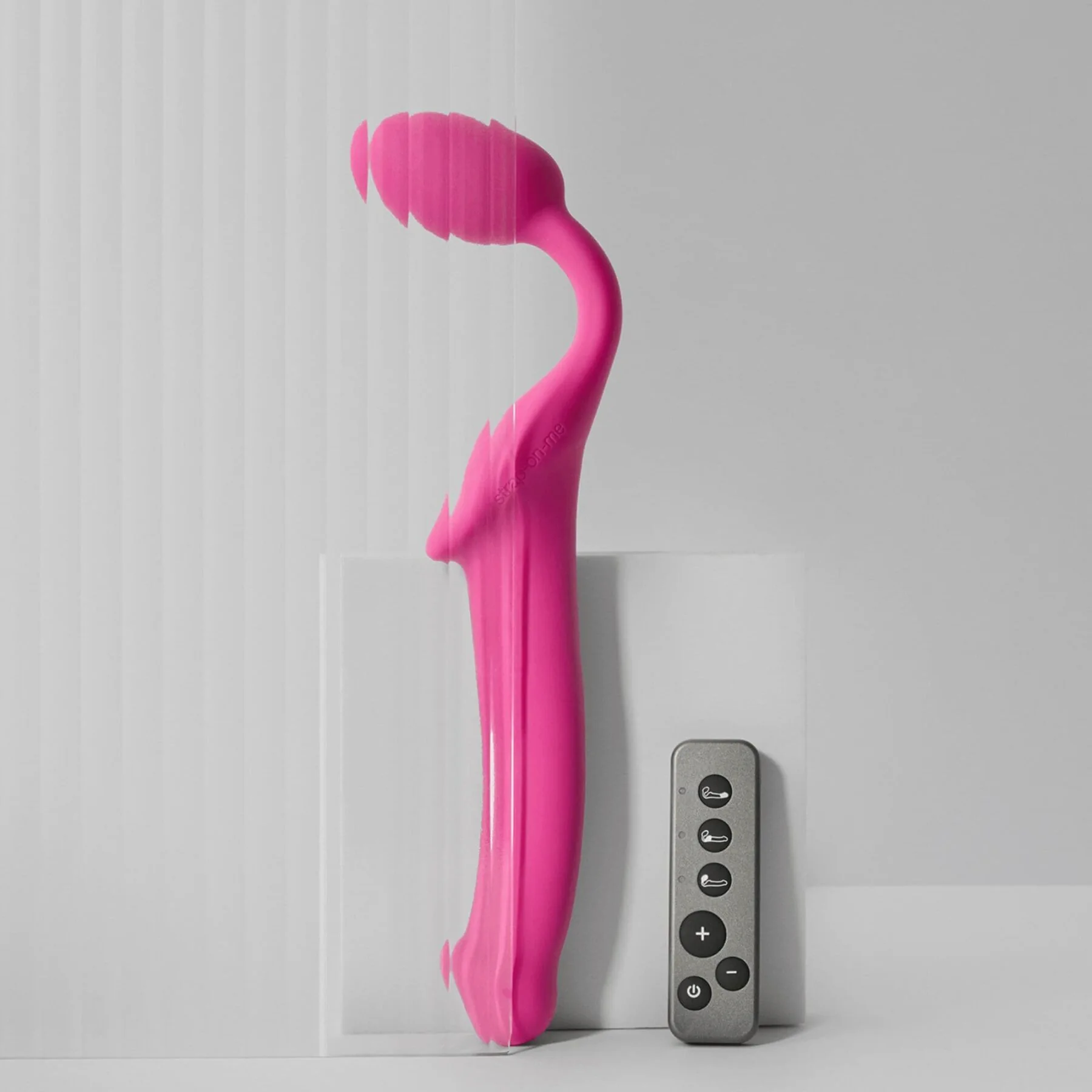 Безремінний страпон з вібрацією Strap-On-Me Vibrating Fuchsia 3 Безремінний страпон з вібрацією Strap-On-Me Vibrating Fuchsia