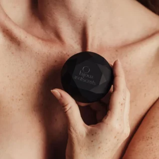 Вібромасажер діамант Bijoux Indiscrets - Twenty One Black, стильний аксесуар для дамської сумочки 12 Зображення Вібромасажер діамант Bijoux Indiscrets - Twenty One Black, стильний аксесуар для дамської сумочки