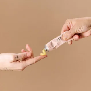 Бальзам для вульви Bijoux Indiscrets Sex Au Naturel Vulva Balm Soothing Moisturizer 30 мл 17 Бальзам для вульви Bijoux Indiscrets Sex Au Naturel Vulva Balm Soothing Moisturizer 30 мл - Зображення 4