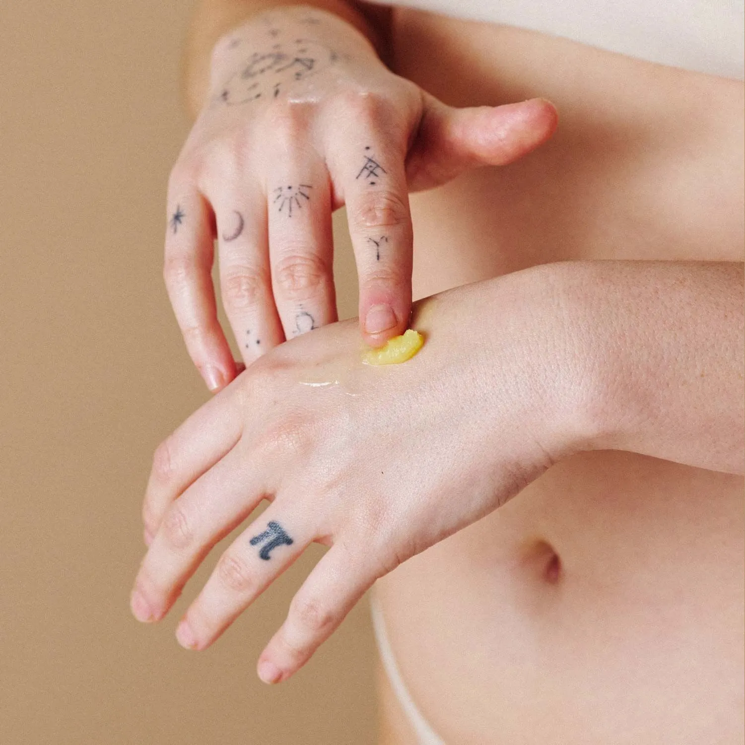 Бальзам для вульви Bijoux Indiscrets Sex Au Naturel Vulva Balm Soothing Moisturizer 30 мл 11 Бальзам для вульви Bijoux Indiscrets Sex Au Naturel Vulva Balm Soothing Moisturizer 30 мл - Зображення 9