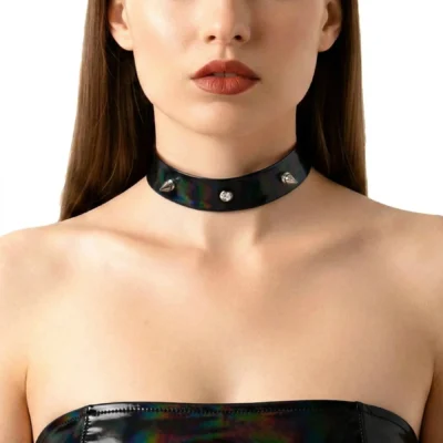 Лакований чокер з шипами Art of Sex - Mistress, колір чорний з ефектом голограми, розмір M