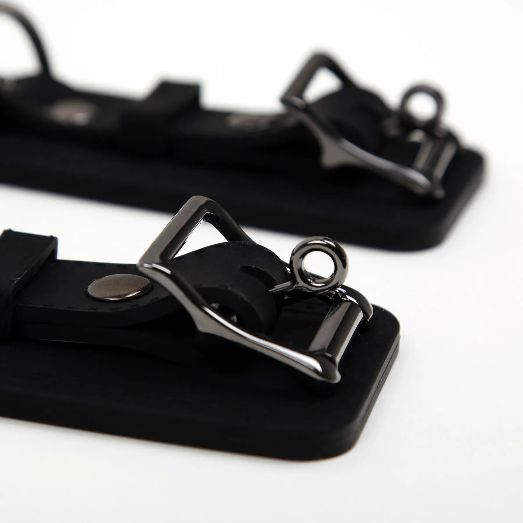 Наручники із силікону Pornhub Silicone Wrist Buckles 6 Наручники із силікону Pornhub Silicone Wrist Buckles - Зображення 5